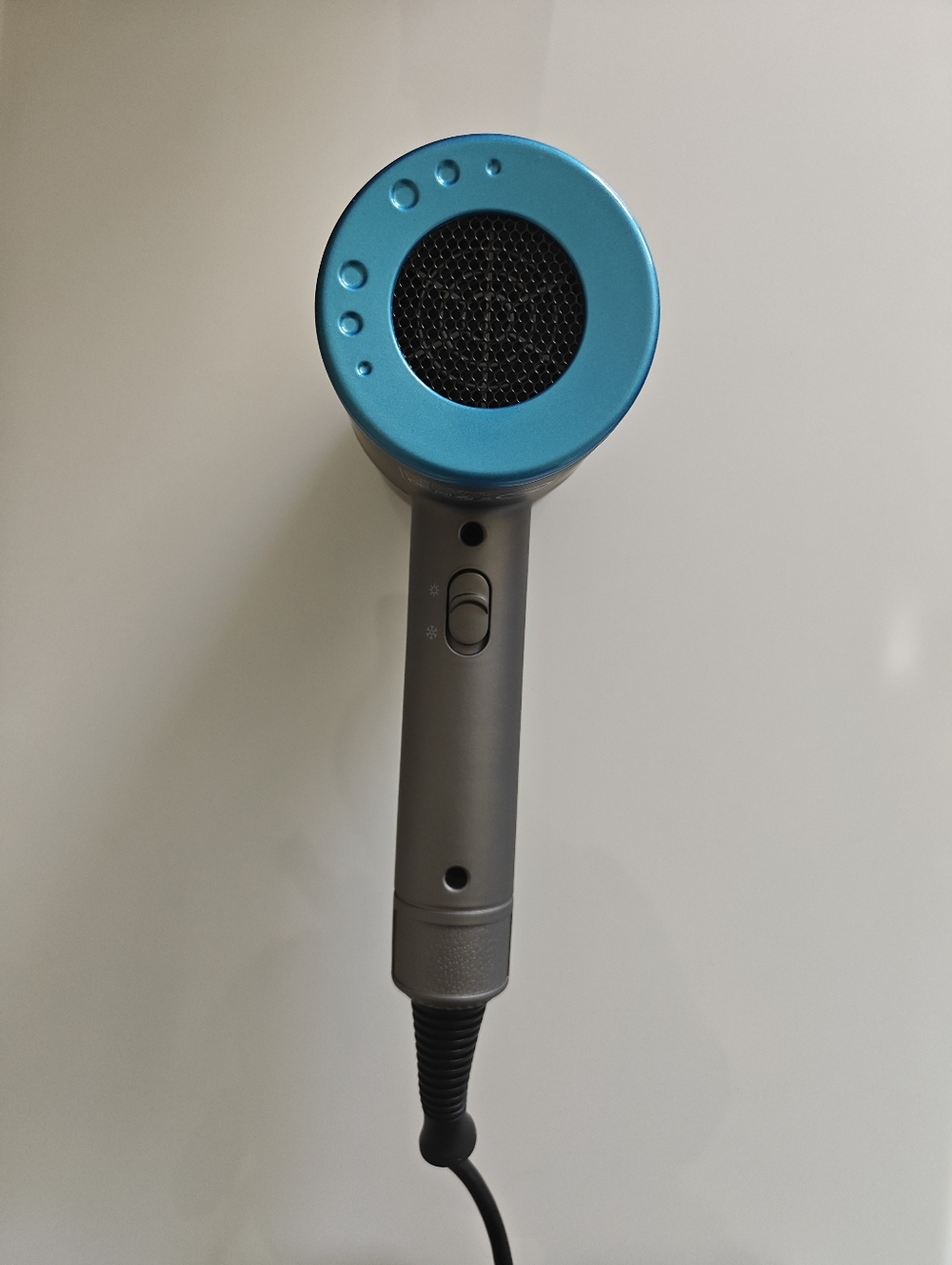 Bliss Bladeless Hair Dryer - Picture 3 of 4